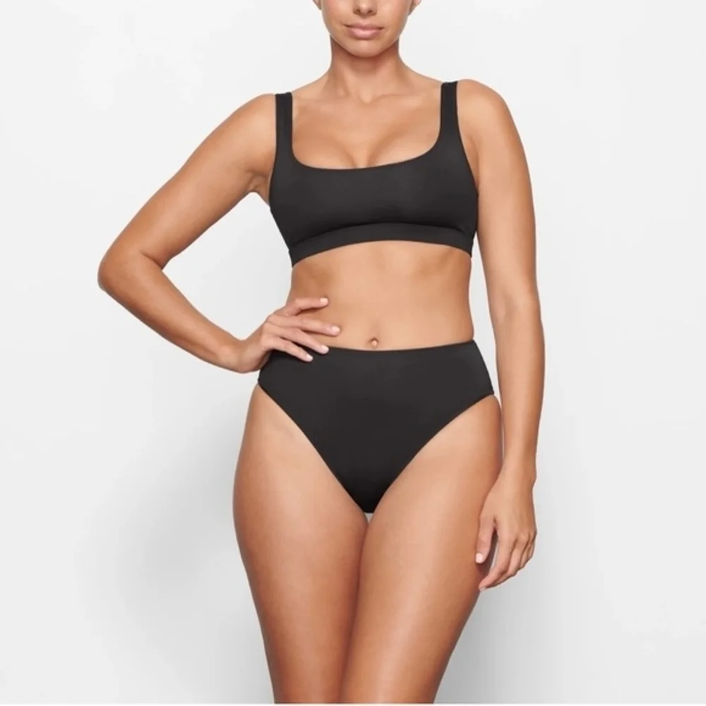 NWT SKIMS Signature Swim Mid Waist Bottom Onyx Black Extra Small XS